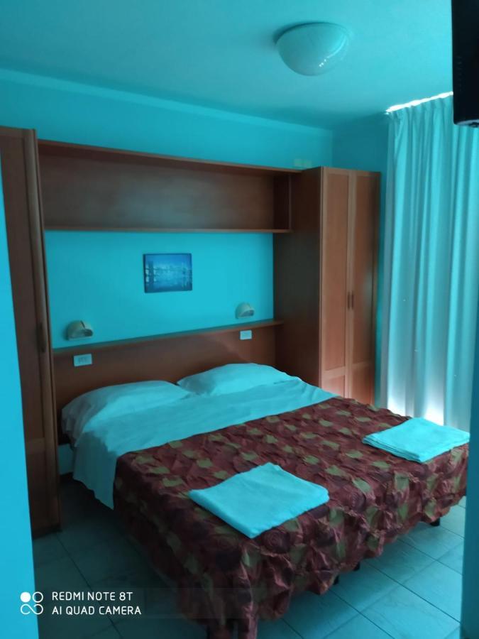 Hotel Blue Moon リミニ エクステリア 写真