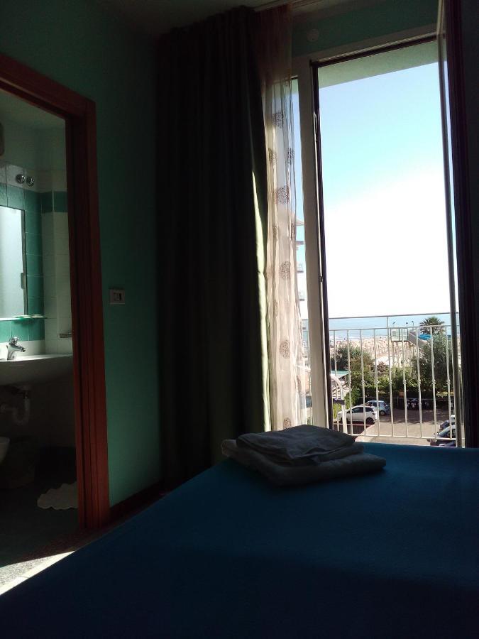Hotel Blue Moon リミニ エクステリア 写真