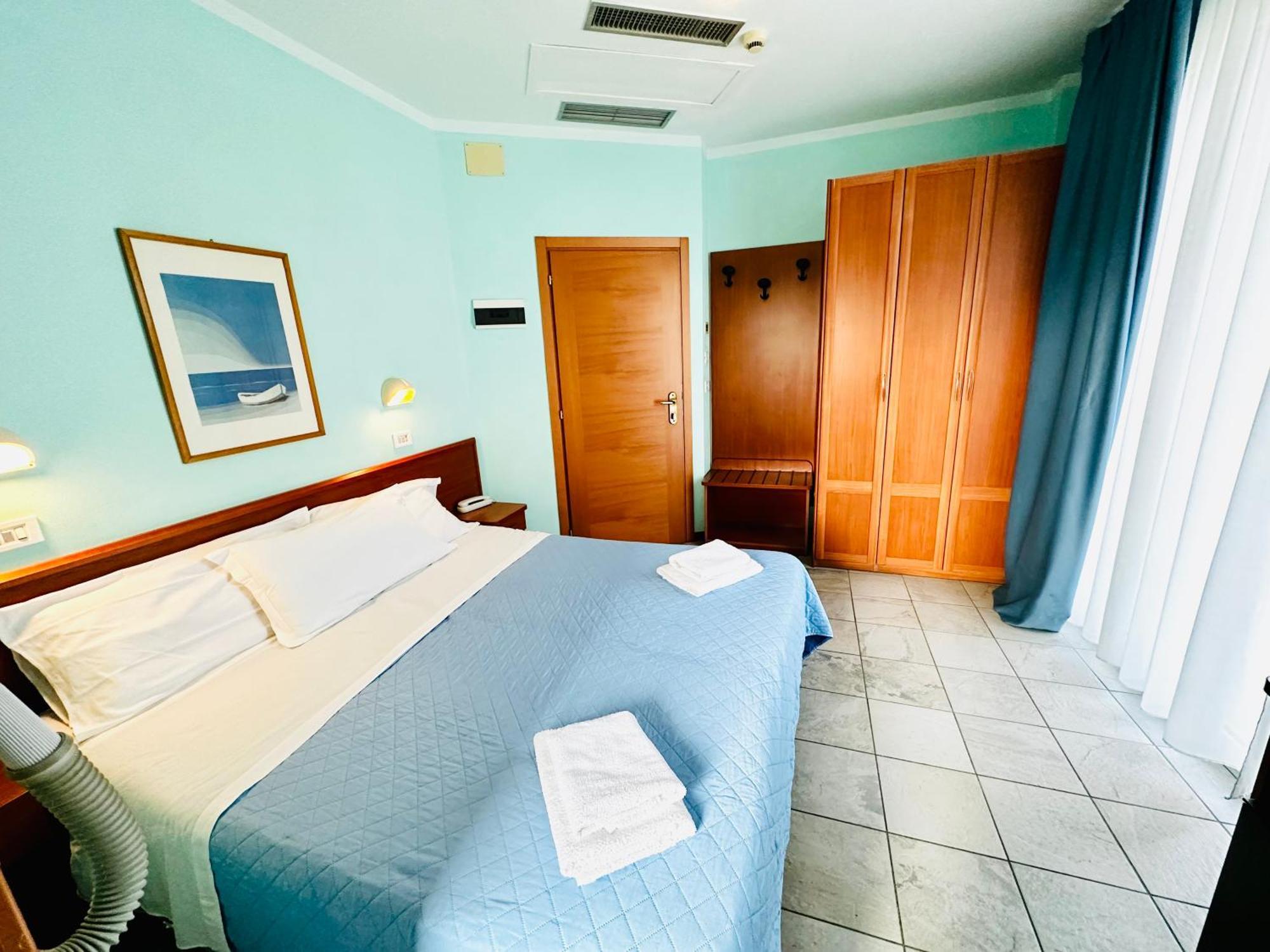 Hotel Blue Moon リミニ エクステリア 写真