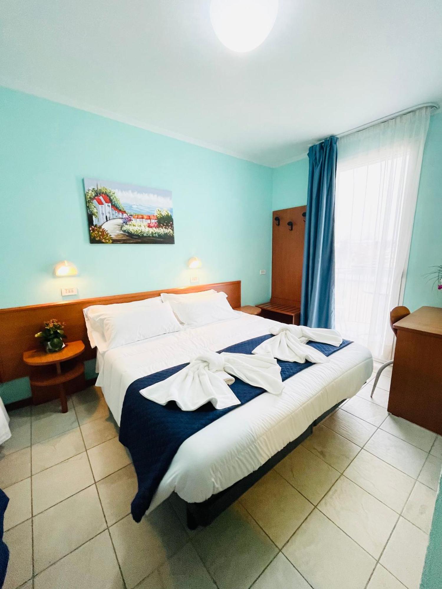 Hotel Blue Moon リミニ エクステリア 写真
