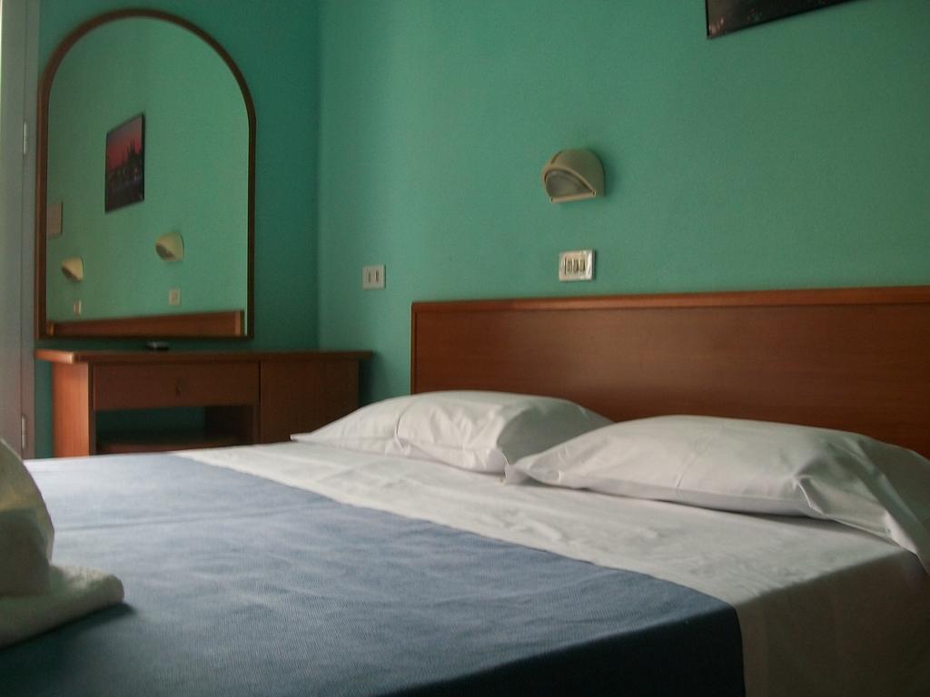 Hotel Blue Moon リミニ エクステリア 写真